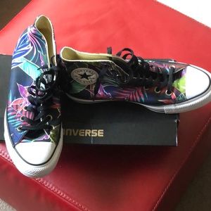 Converse Sneakers only worn once